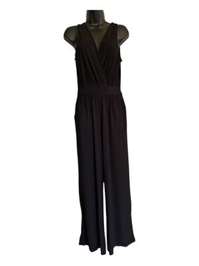 NWT Korye Black Sleeveless V-Neck Jumpsuit - Size M